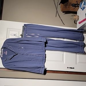 Women Victoria’s Secret 2 piece long sleeve pajamas size S